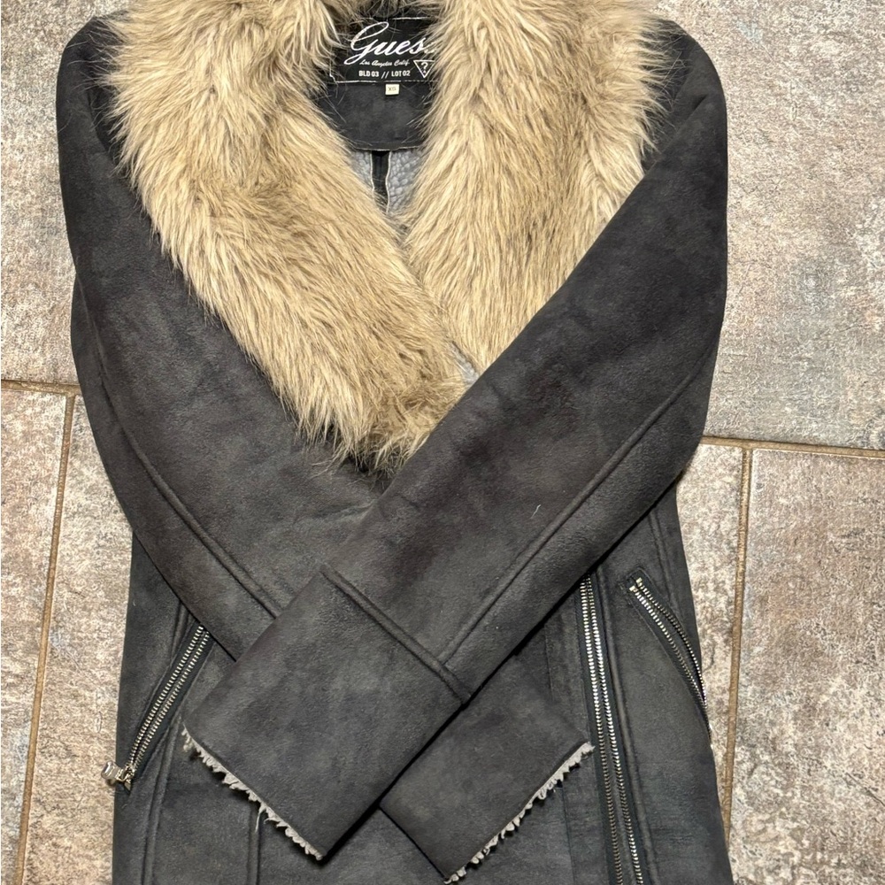 Guess zip up jacket, only worn a couple times. In great condition.